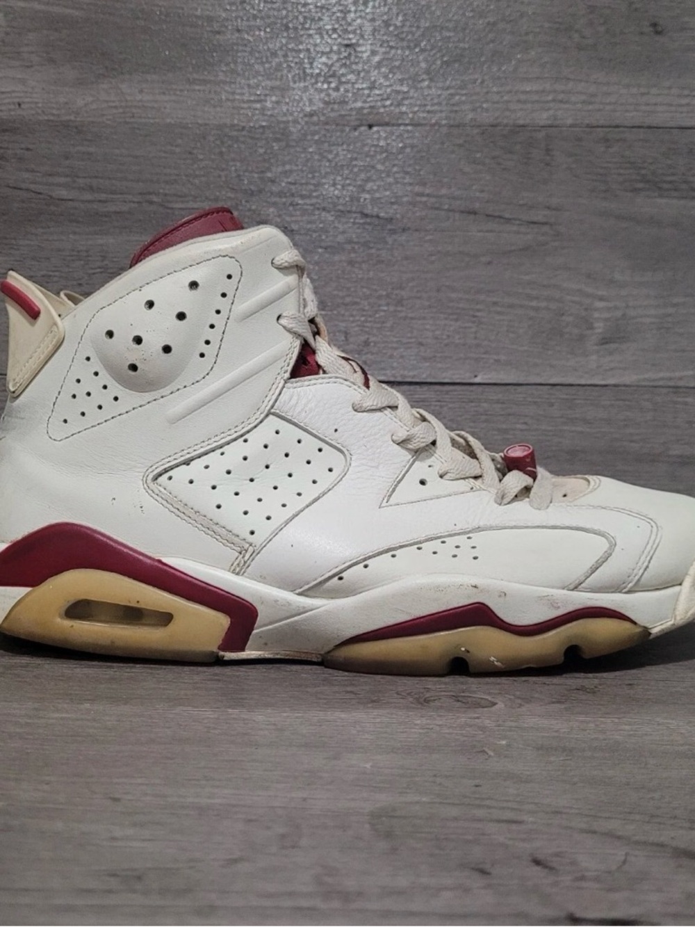 Jordan White and Maroon Retro High-Top Sneakers 2015 men’s size 11.5